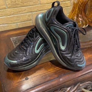 Black 7Y 720 NIKE Air max